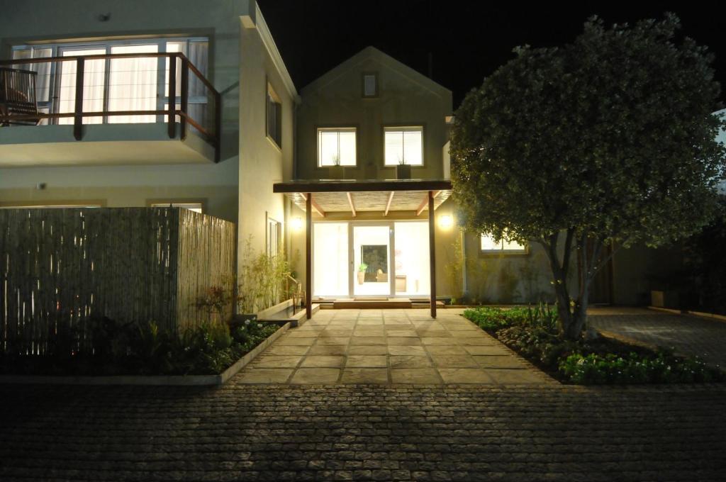 Bamboo Guest House Hermanus Exterior photo